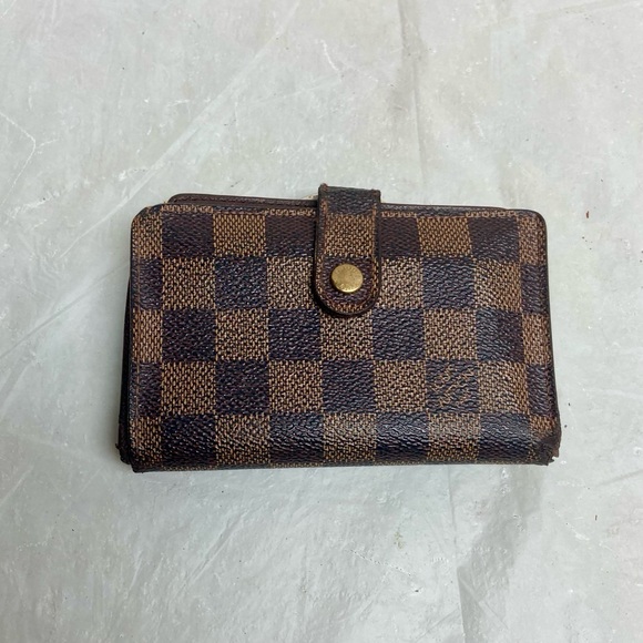 Louis Vuitton Damier Ebene Kisslock Compact Wallet 5in x 4in - Picture 2 of 16